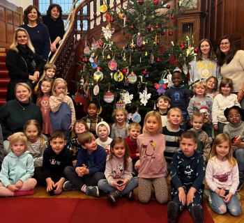 Weihnachtliche Premiere: Kita-Kinder erschaffen magischen Moment im Sylter Rathaus!